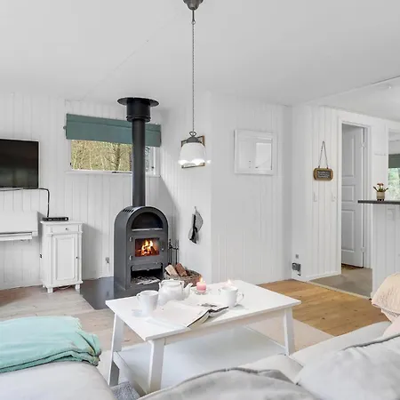 2 Bedroom Amazing In Nexo Semesterbostad