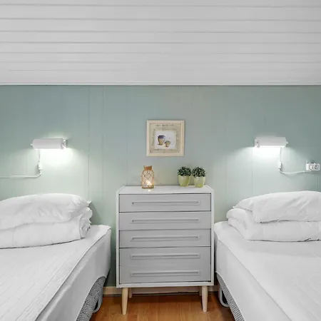 2 Bedroom Amazing In Nexo * Snogebæk
